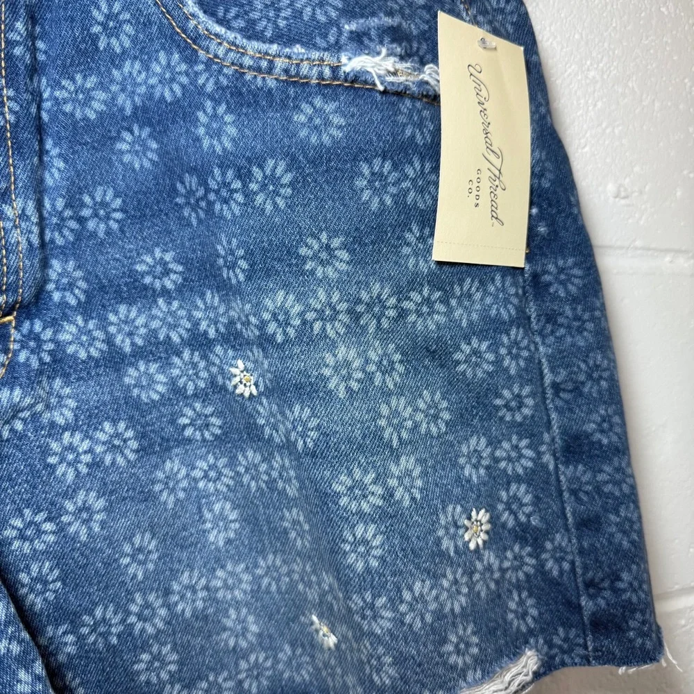 Universal Thread Women's Mid-Rise 90s Baggy Embroidered Floral Print Denim Short